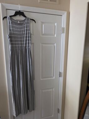 Sleeveless Gray Striped Maxi Dress - S